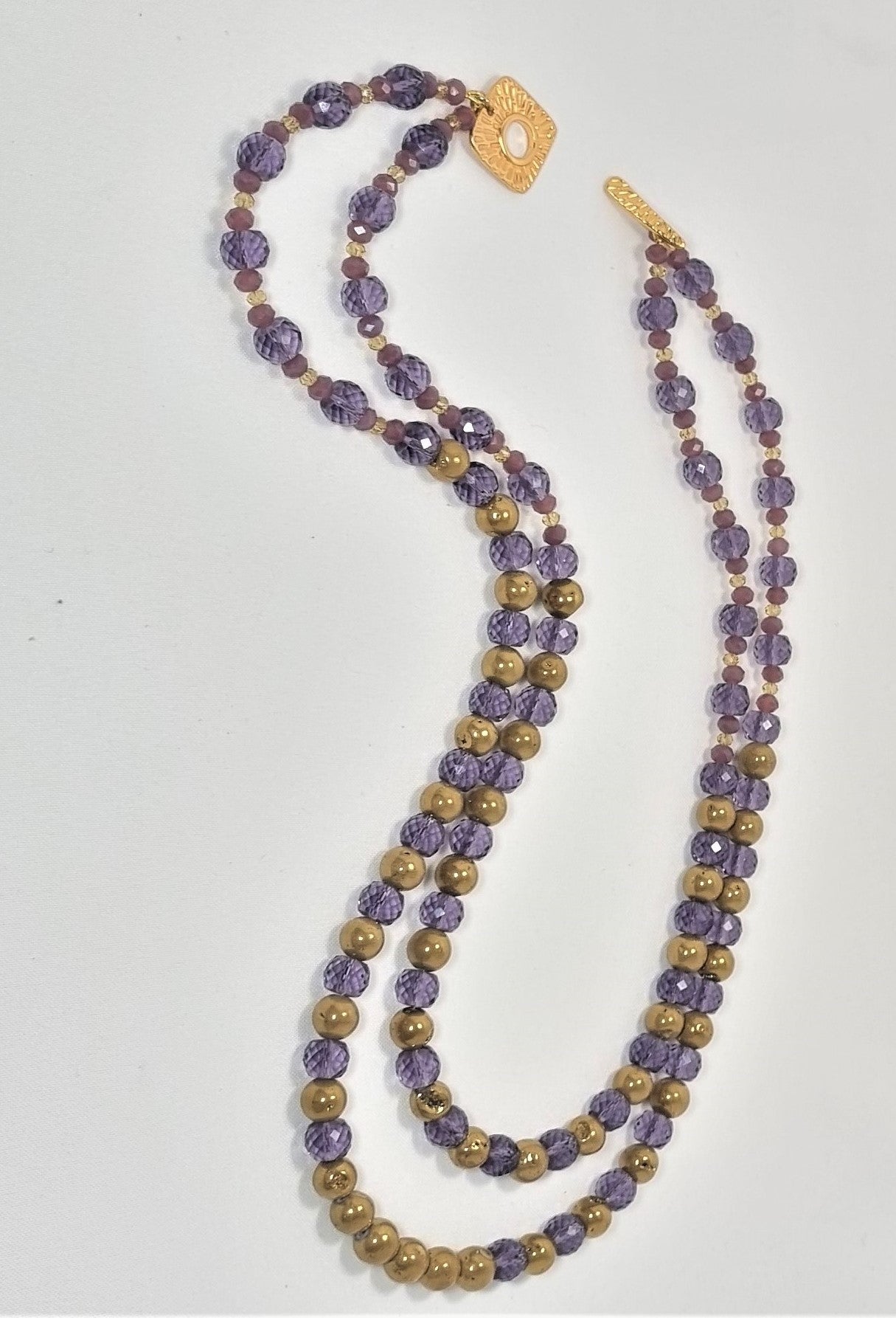 LUXURY collana .030 due fili cristallo viola, quarzo placcato oro, chiusura quadrata dorata.