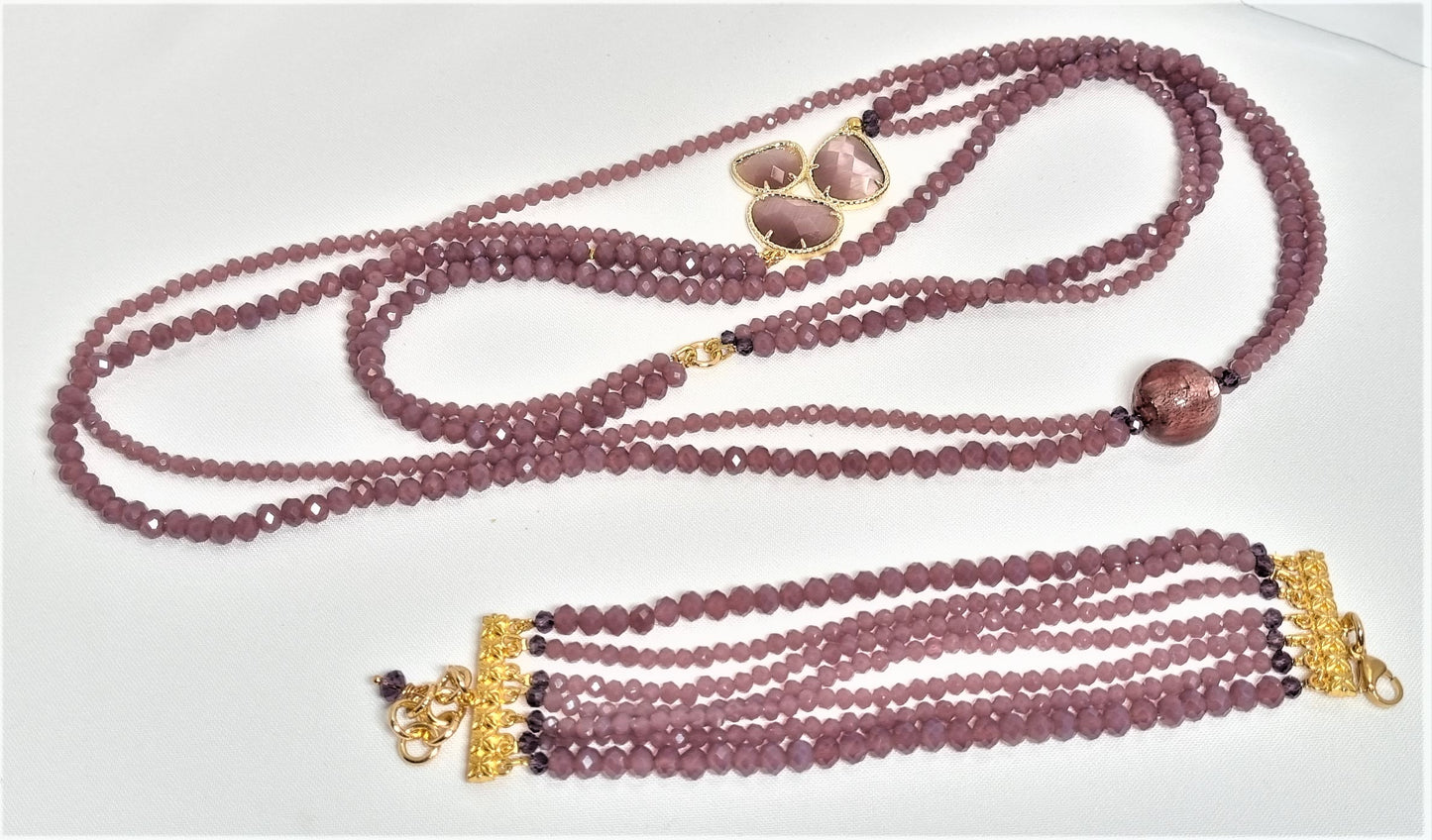 Collana I CRISTALLI .049 b cristalli viola e malva chiaro cristalli rosa incastonati.