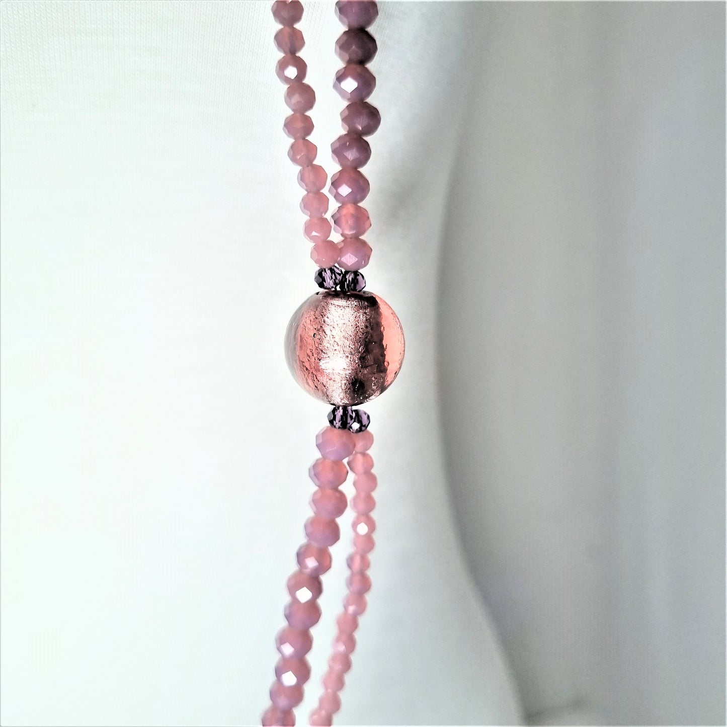 Collana I CRISTALLI .049 lunga due fili cristalli viola e malva chiaro cristalli rosa incastonati.