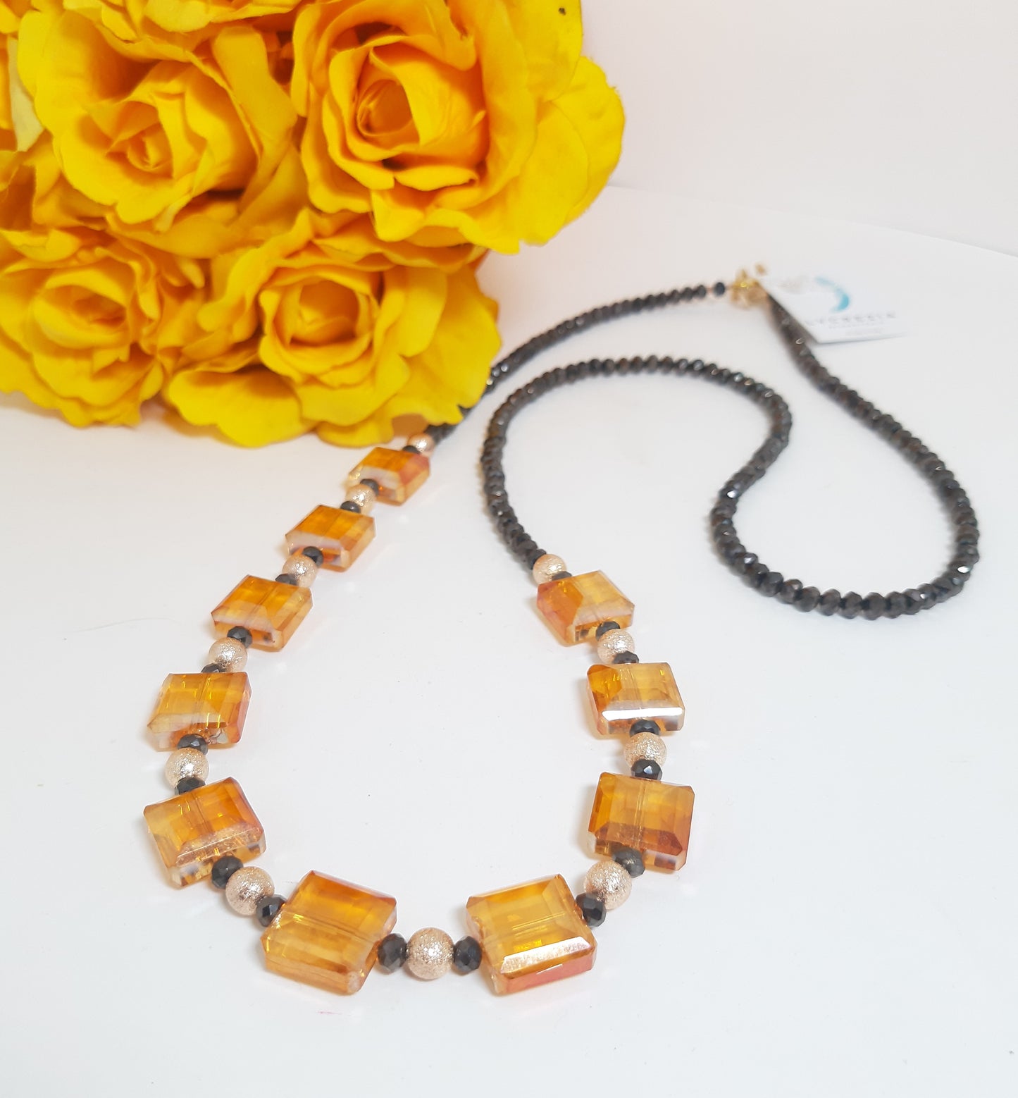 Collana ZELDA .068 piccoli cristalli brown e cristalli giallo ocra con palline metallo.
