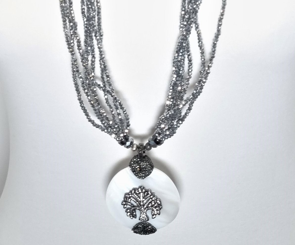 Collana I CRISTALLI .088 lunga multifilo piccoli cristalli argento, ciondolo madreperla