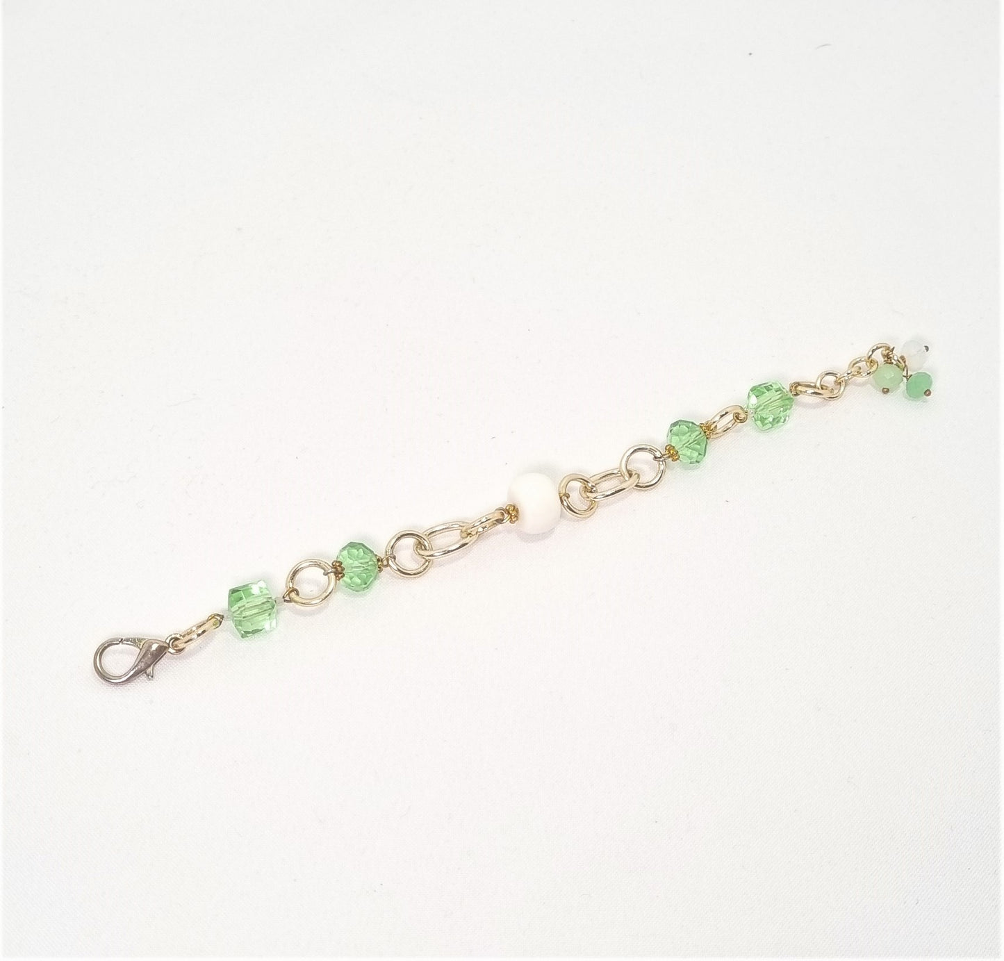 Bracciale I CRISTALLI .094 cristalli verde prato , maglie dorate e bauletto bianco