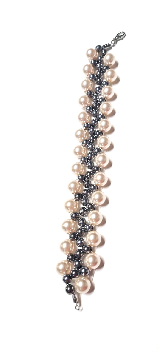 Bracciale LE PERLE .057 perline grigio lucido ematite, montate a spirale con perle cristallo