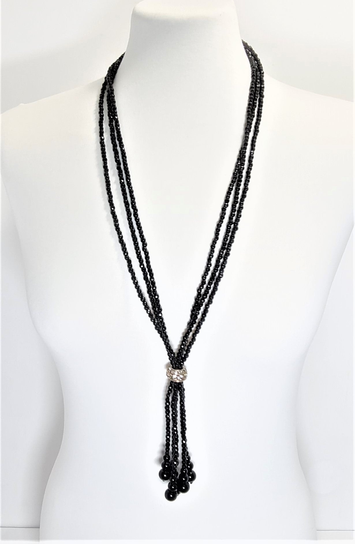 Collana le pietre .081 6 fili di piccole perle di onice sfaccettate con ciondolo a ciuffo