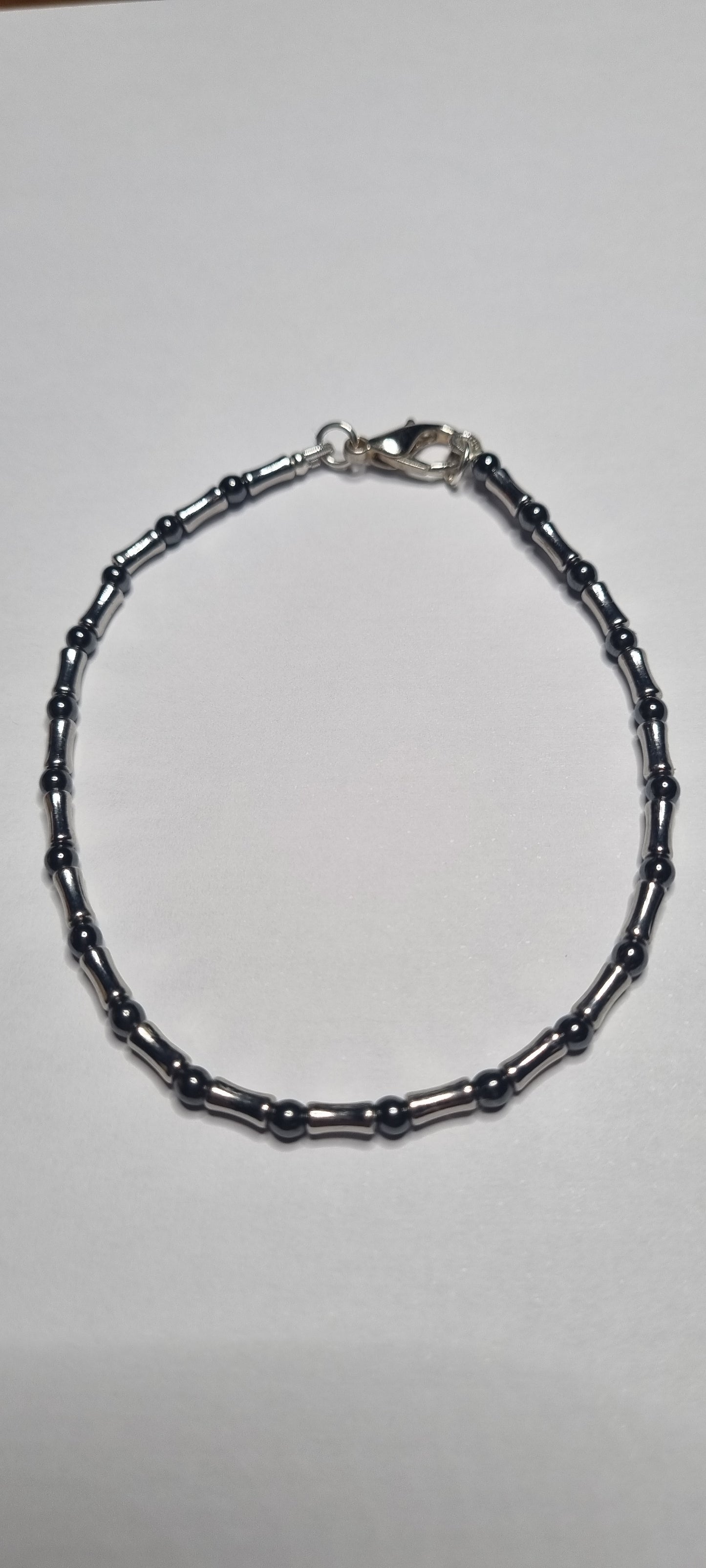 Bracciale UOMO .006 sottile filo di perline, piccoli onici con elementi tubolari