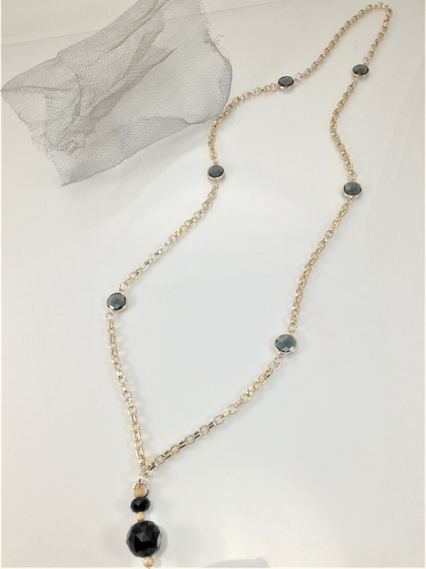 Collana ZELDA .040 lunga, catena dorata,cristalli incastonati e ciondolo cristallo.