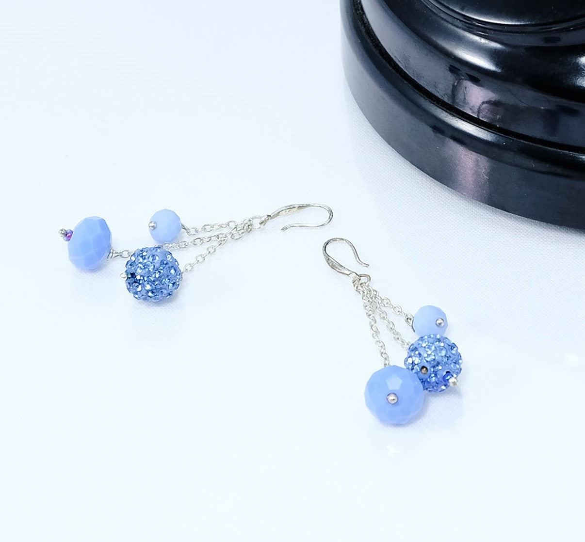 Orecchini I CRISTALLI .046 ciondolini strass e cristalli lavanda.