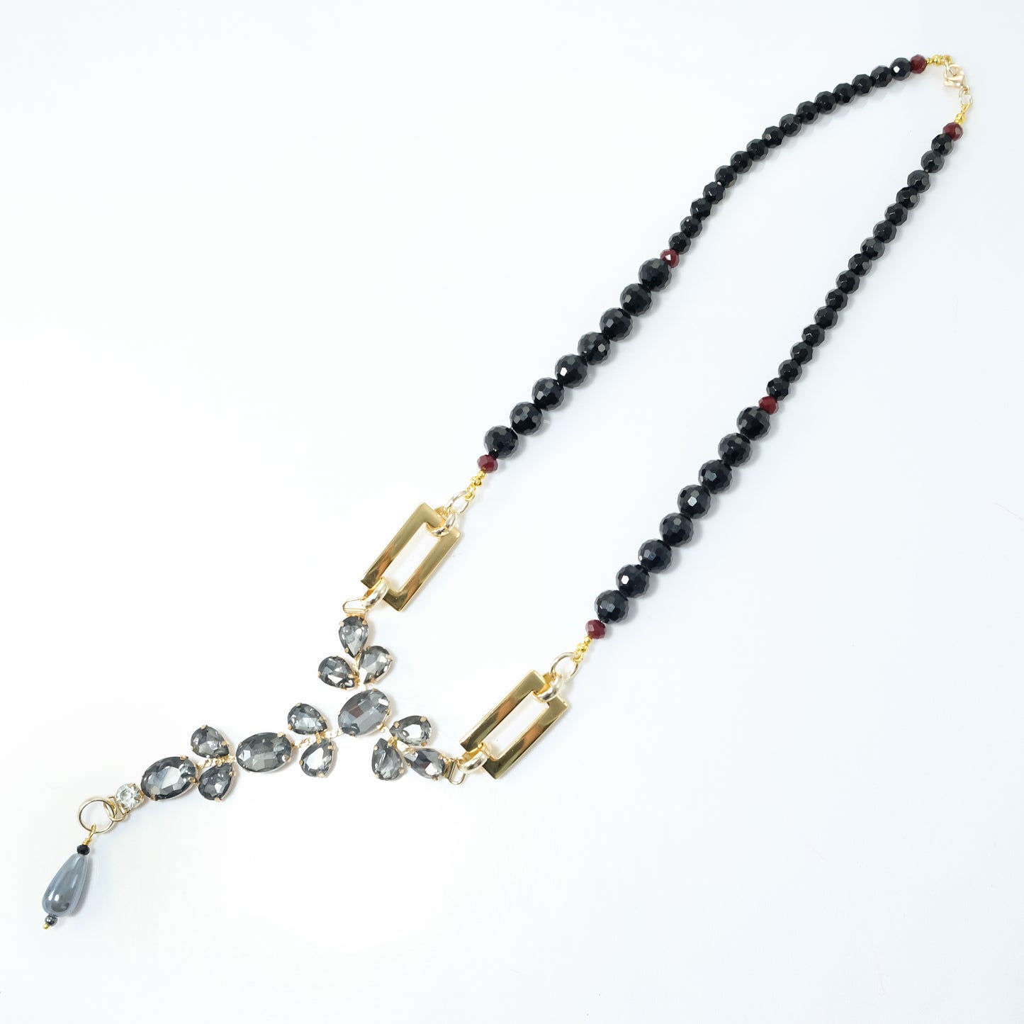 Collana ZELDA .071 onici sfaccettati, cristalli incastonati, maglie resina dorata