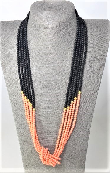 Collana LE PIETRE .070 perle opache swarovski nere, perle pasta corallo rosa,nodo centrale.