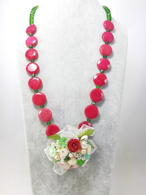 LUXURY collana .010 agata fucsia centrale elaborato di pregio, cristalli verdi finali.