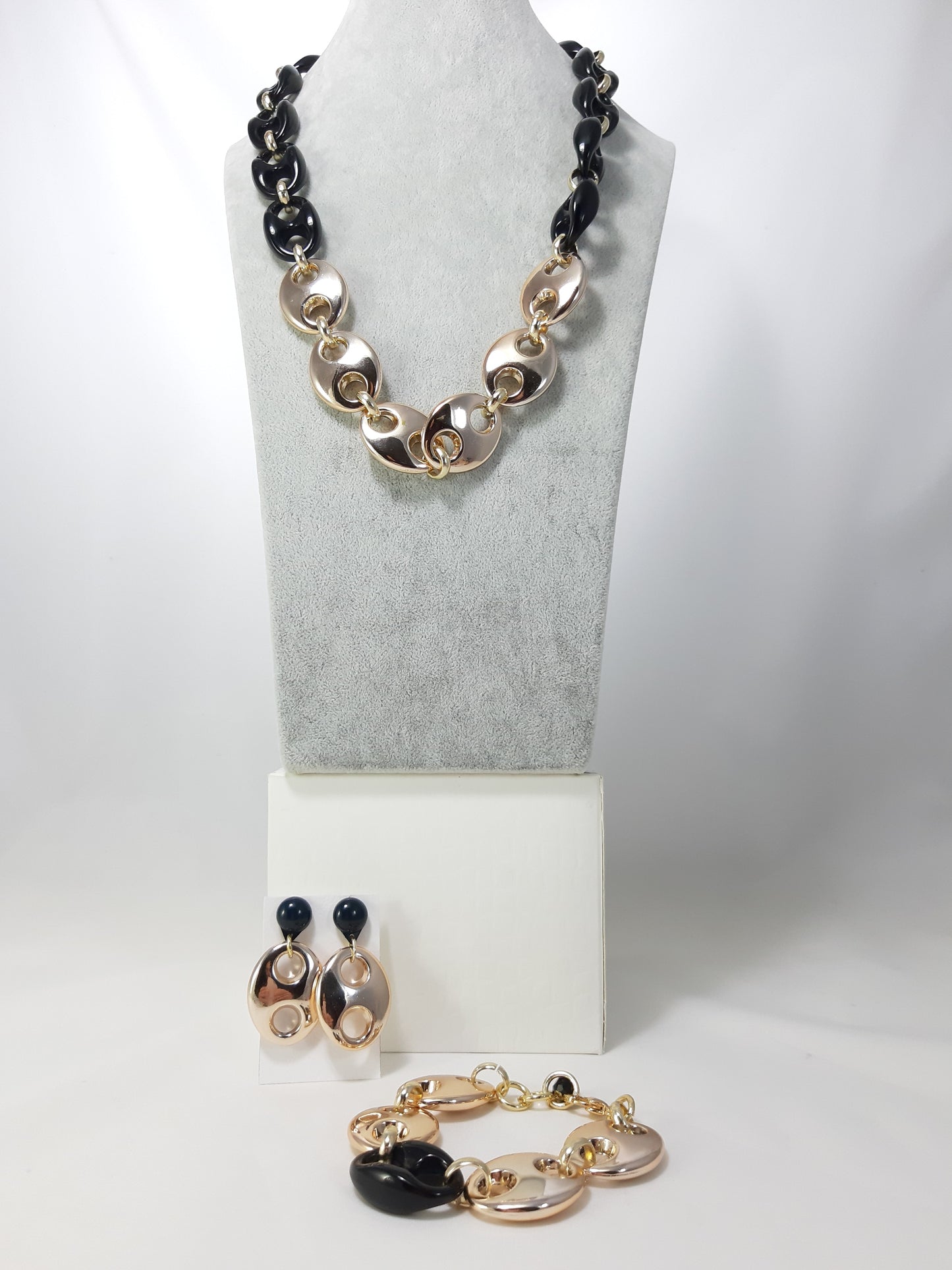 Collana GRACE i metalli .021 collier di maglie marinare centrali dorate e laterali nere unite maglie dorate.