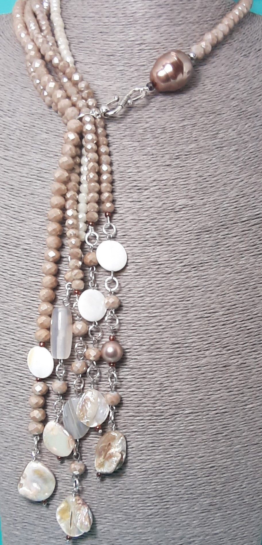 Collana I CRISTALLI .026 multifilo cristalli tortora, perla barocca bronzo finali in madreperla.