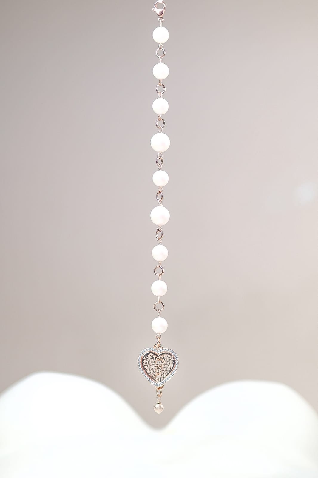 Bracciale AMORE .004 perle swarovski e cuore traforato.