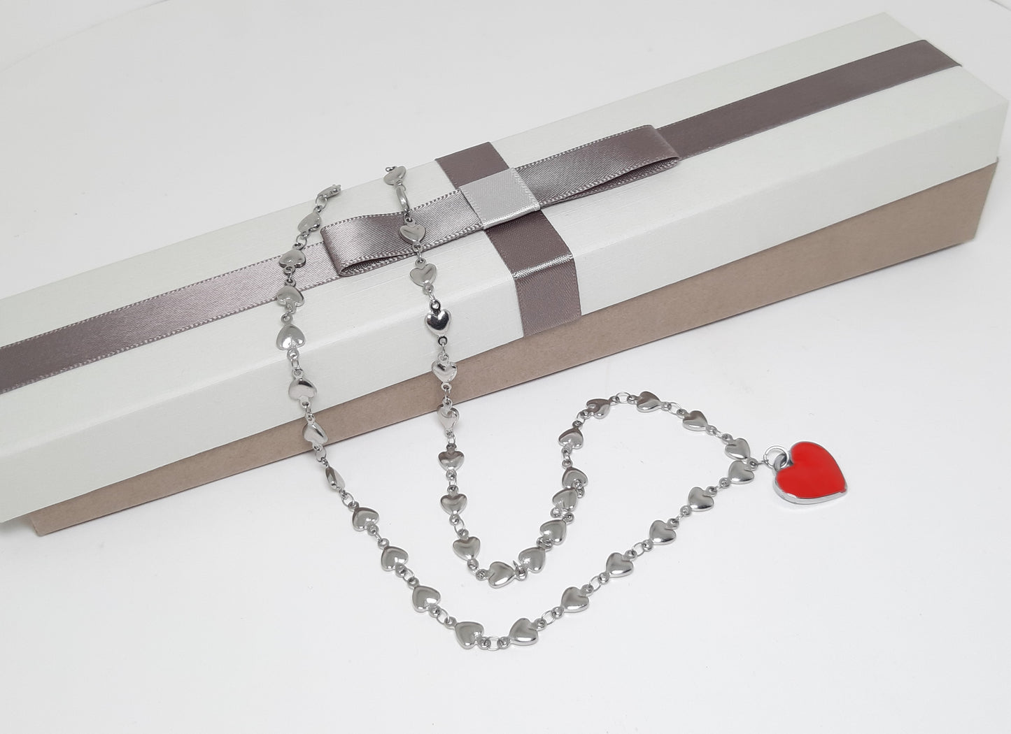 Collana AMORE .001 cuoricini e ciondolino acciaio, cuore rosso.