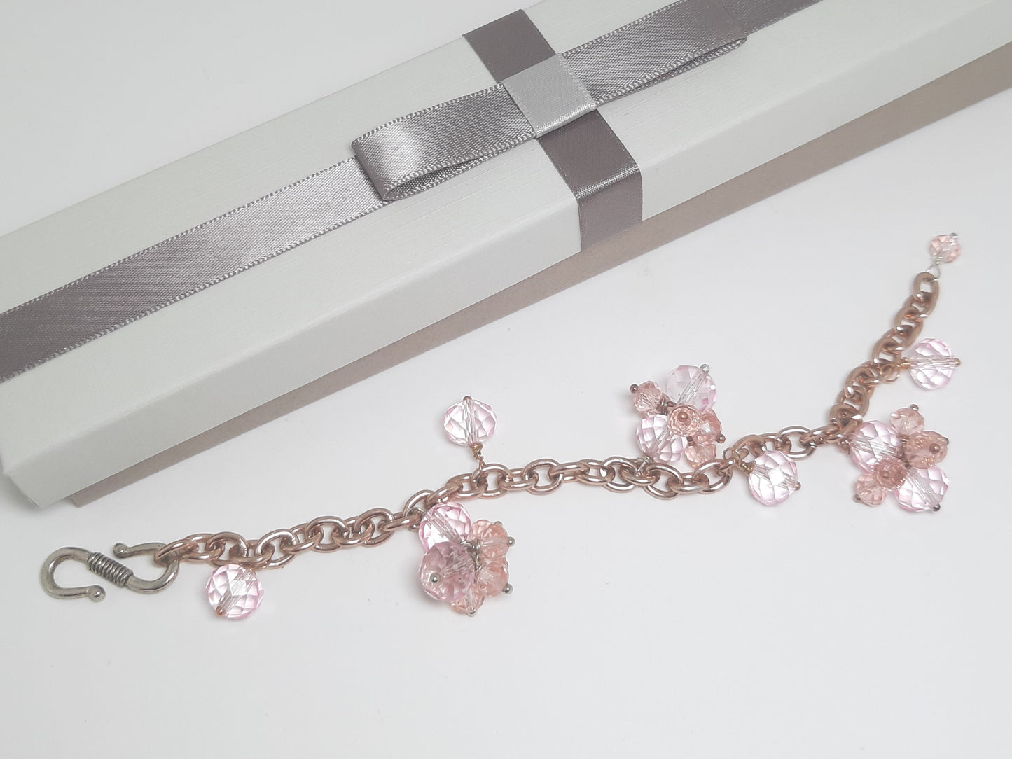 Bracciale I CRISTALLI .078 metallo dorato ciondolini cristalli rosa.