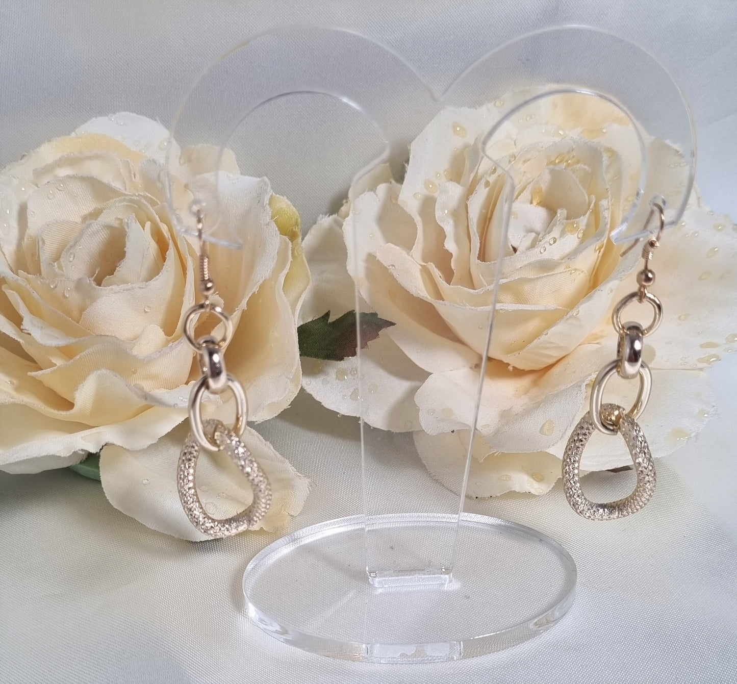 Collana GRACE i metalli .016 lunga maglie metallo dorato con ciondolo.