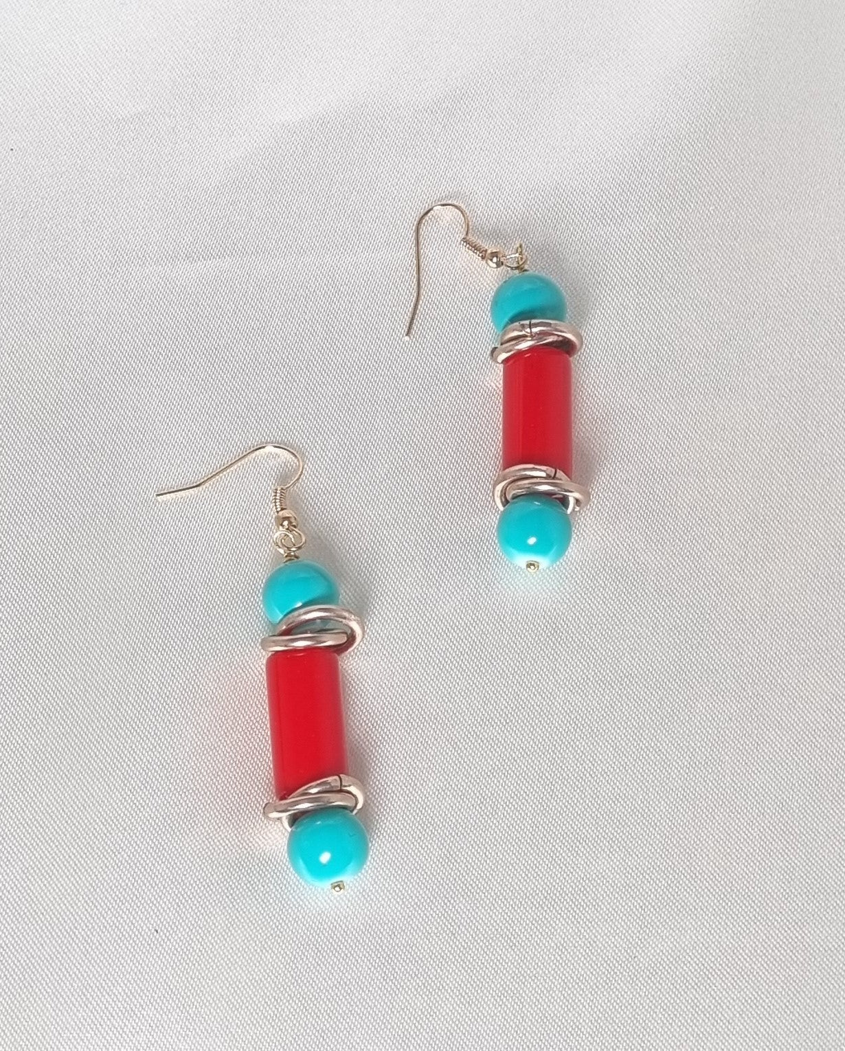 Collana LE PIETRE .077 perle turchese e bauletti diaspro rosso con perle piatte quarzo.