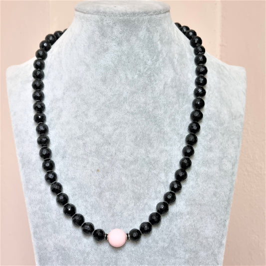 Collana LE PIETRE .045 perle di tormalina con perla centrale rosa.