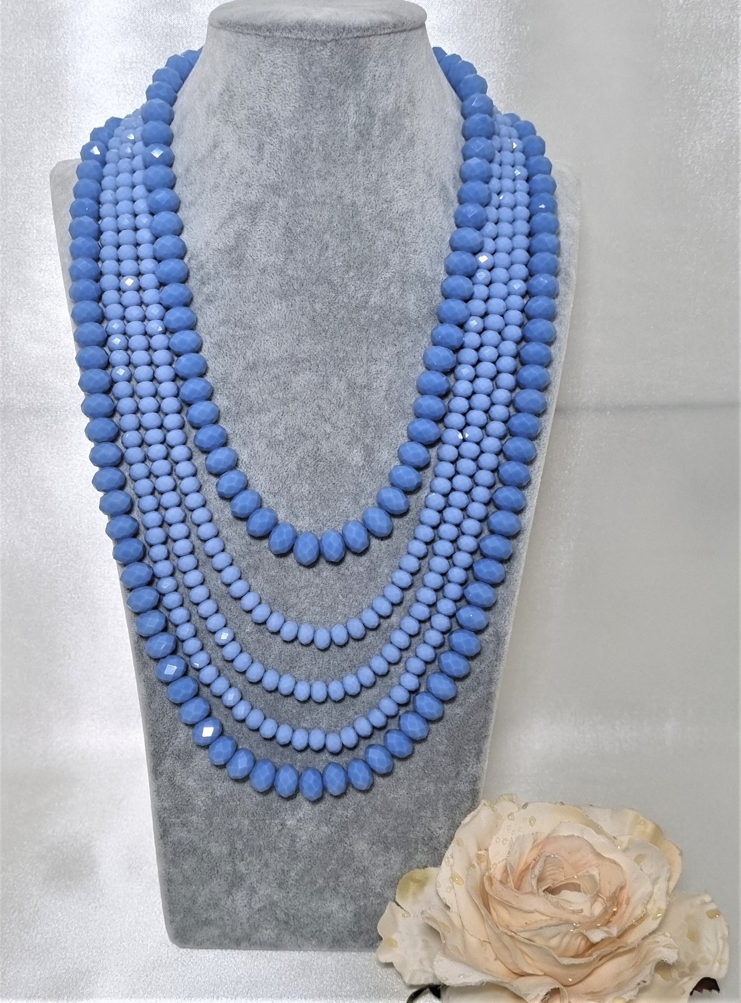 Collana I CRISTALLI .068 collier a fascia 5 fili cristallo azzurro in due misure.