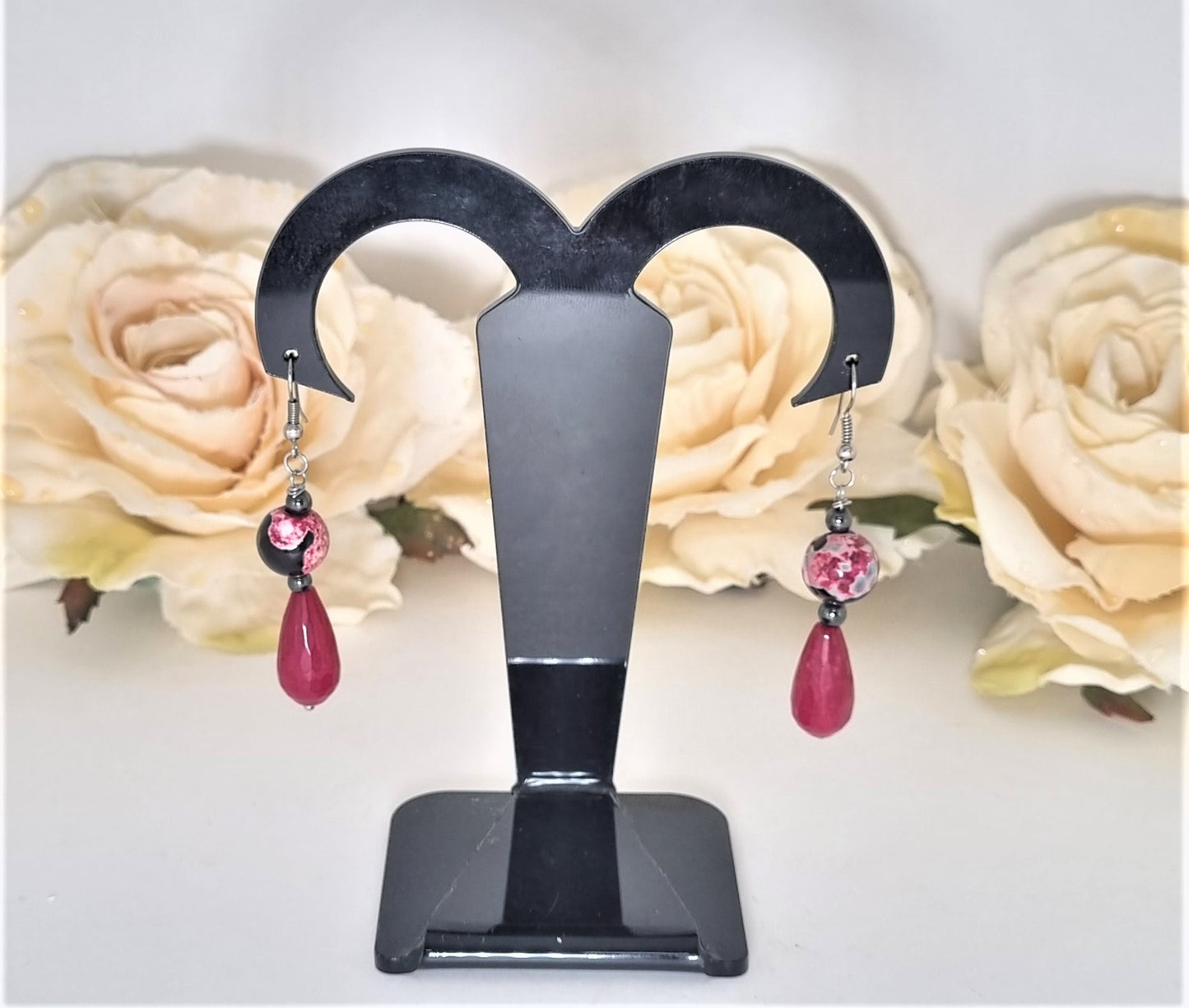 Orecchini LE PIETRE .037 perla agata variegata e goccia agata fucsia.