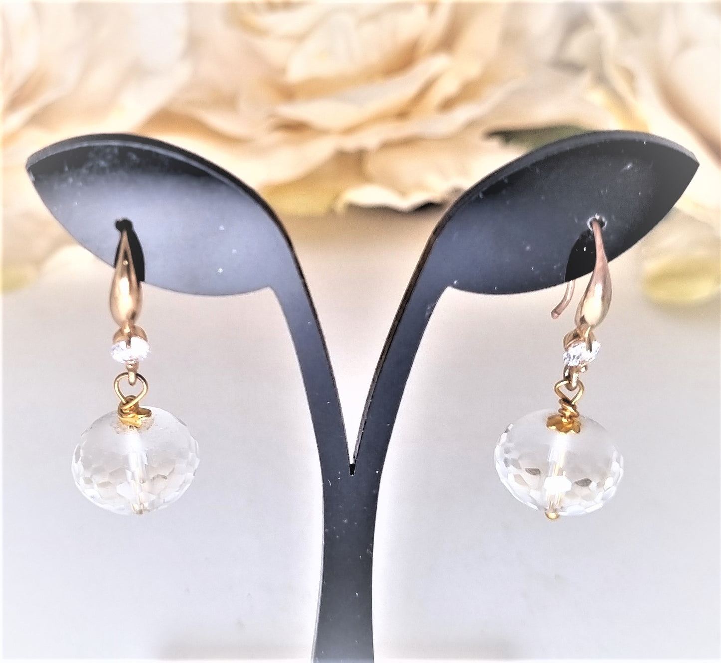 Orecchini I CRISTALLI .060 cristalli trasparenti sfaccettati e opacizzati.