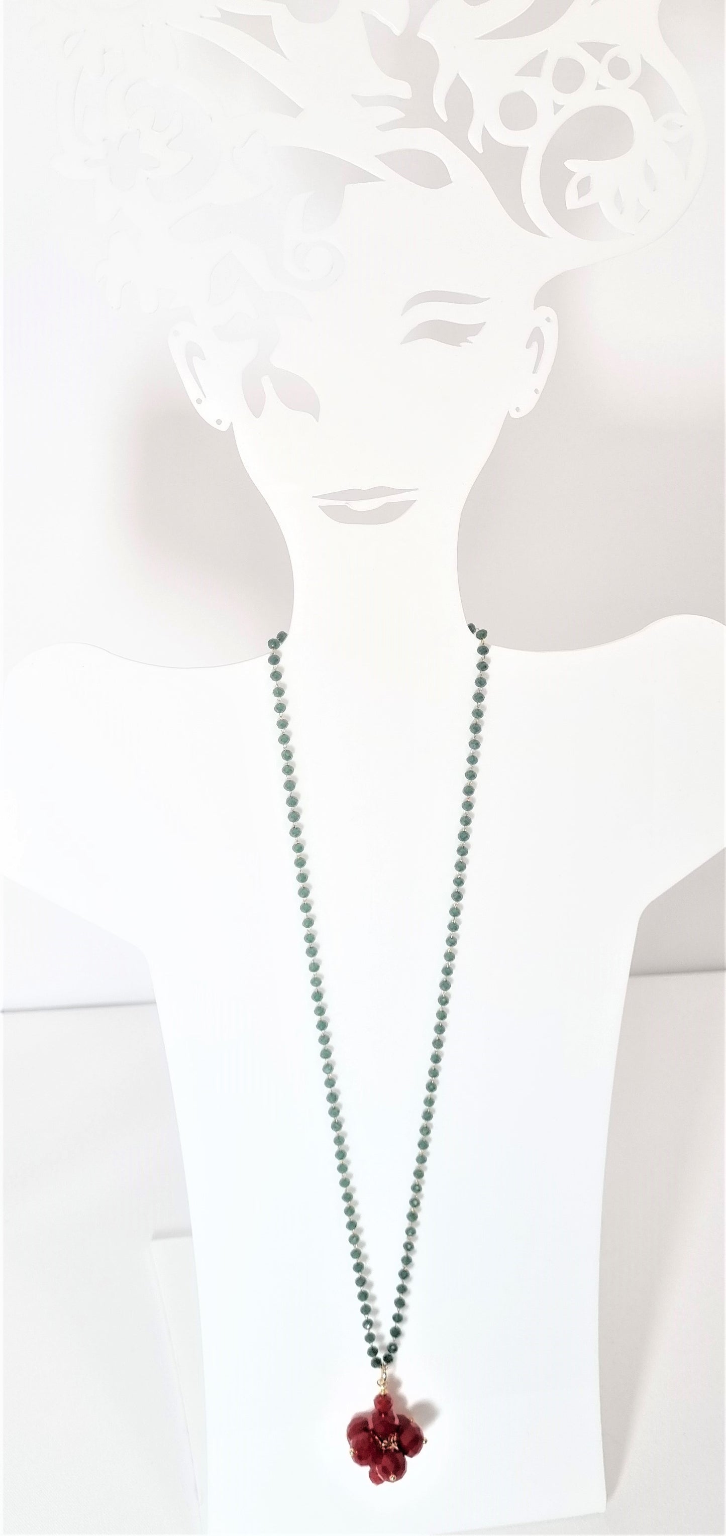 Collana I CRISTALLI .100a piccolissimi cristalli verde scuro, ciodolo cristallo rosso bordò.