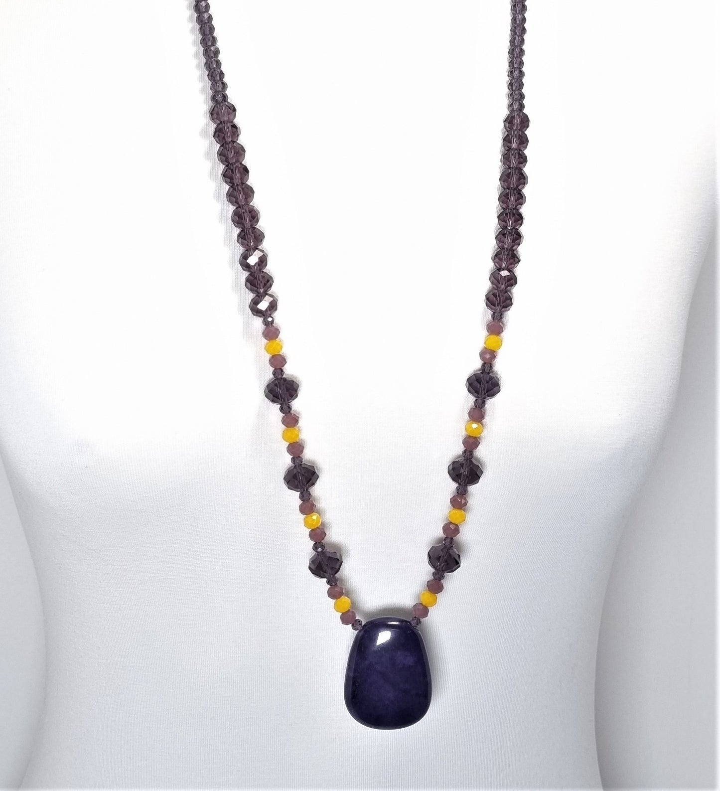 Collana I CRISTALLI .102 un filo cristalli austriaci tre misure, viola, giallo, malva ciondolo ametista.