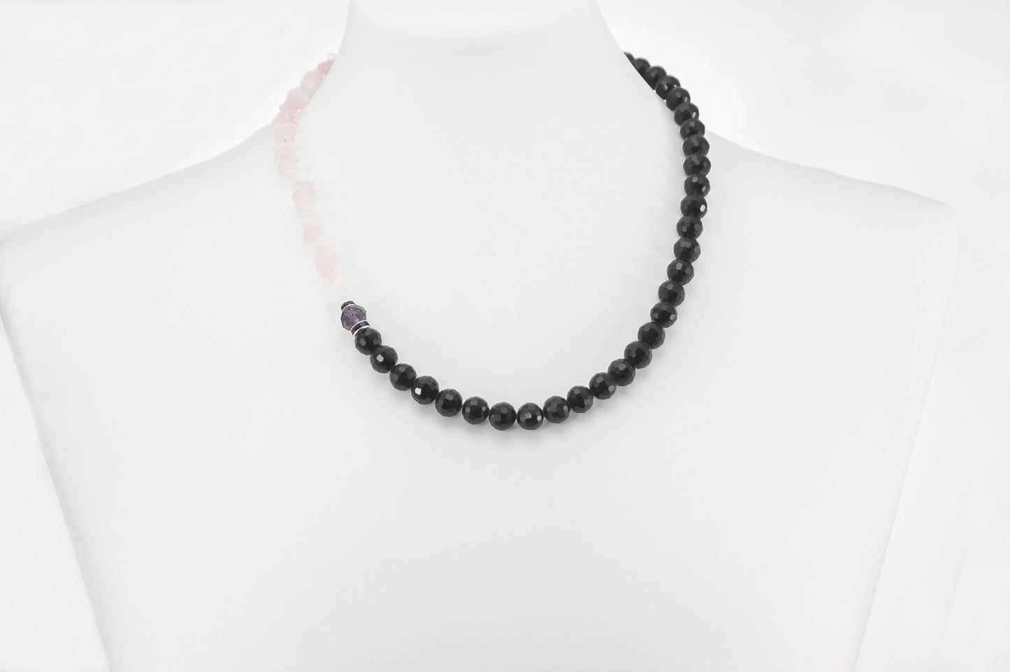 Collana LE PIETRE .027, cristalli sfaccettati neri, quarzo rosa.