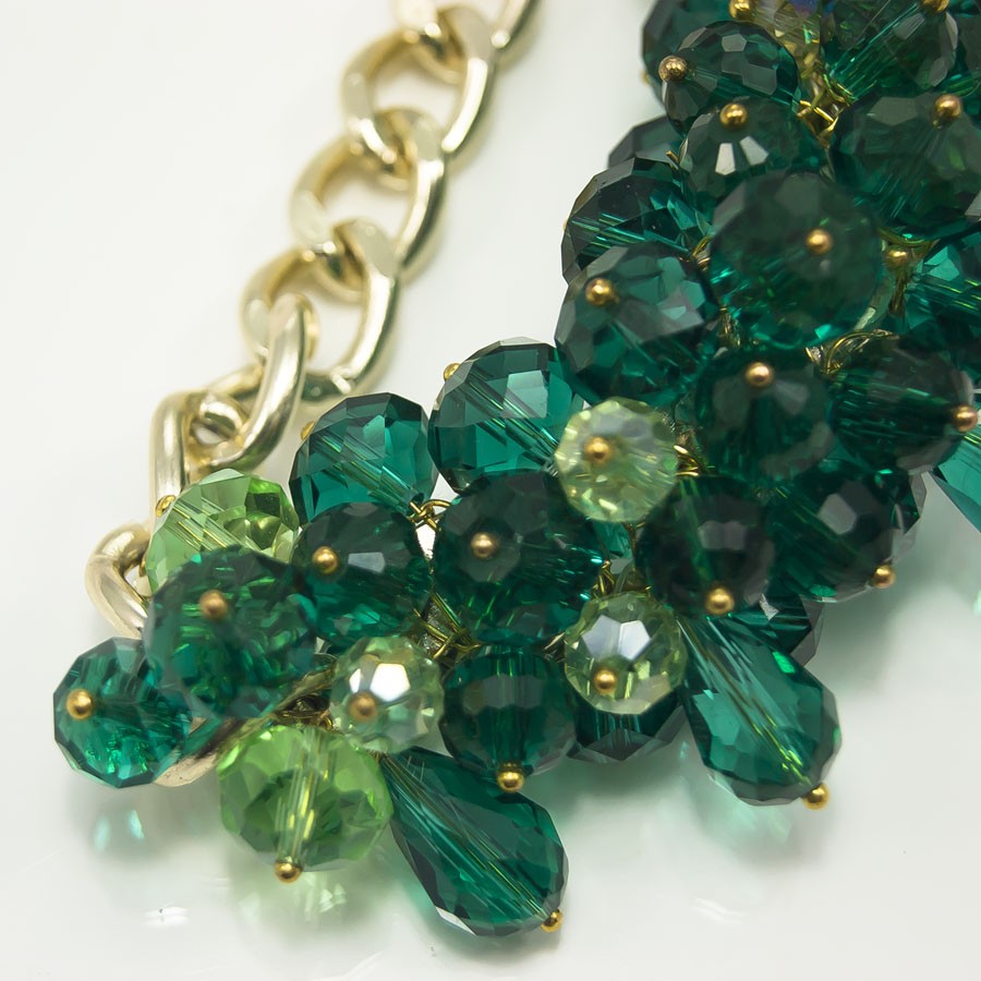Collana I CRISTALLI 047 collier selva di cristalli verdi. catena metallo dorato.
