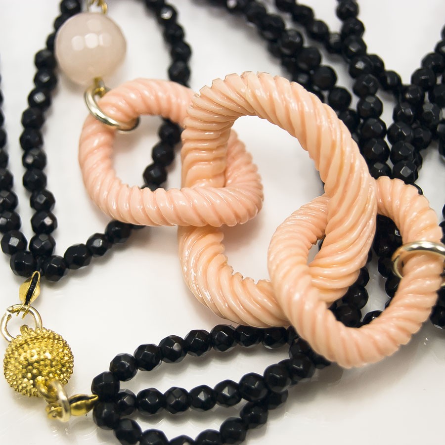 LUXURY collana .011, piccole perle onice sfaccettato, intreccio pasta corallo rosa e perle.quarzo.