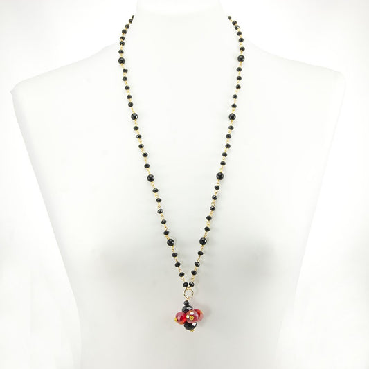 Collana I CRISTALLI .015 piccole perline cristalli neri e onice,  ciondolo con cristalli rosso ciliegia  e neri.