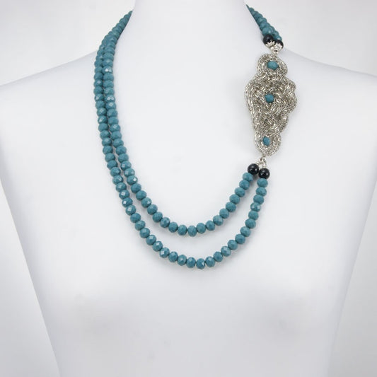 Collana I CRISTALLI .013,   due fili mezzi cristalli verde azzurro cadetto con elemento separatore metallico intrecciato.