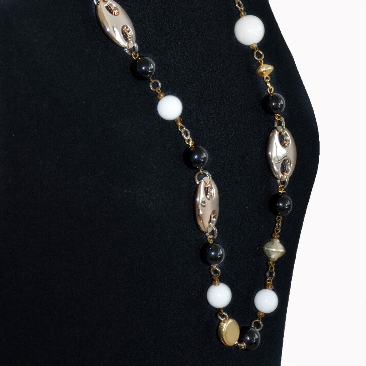 Collana ZELDA .014, maglie lucide dorate resina, perle in onice e agata.