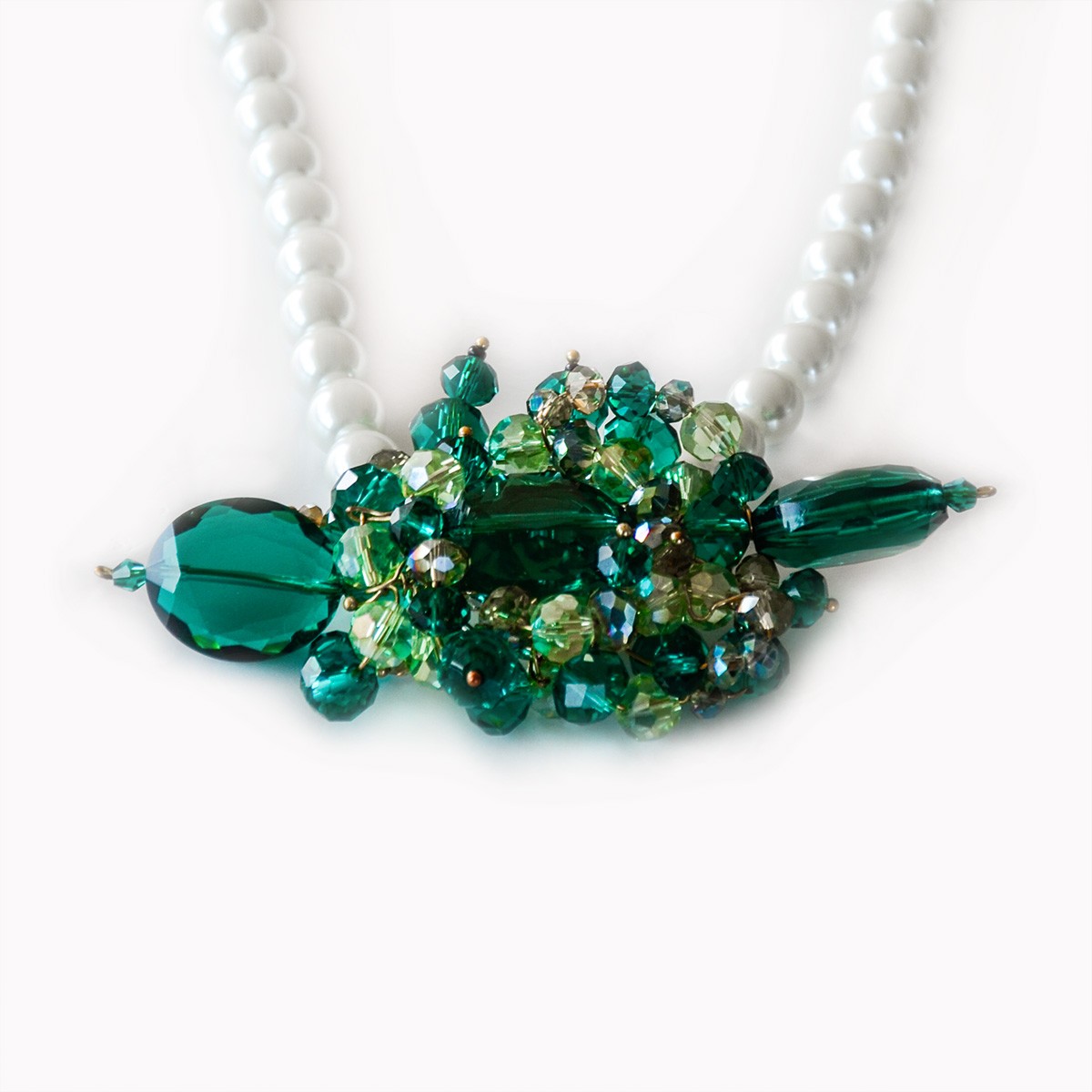 Collana LE PERLE .004.1, perle maiorca e cristalli verdi.