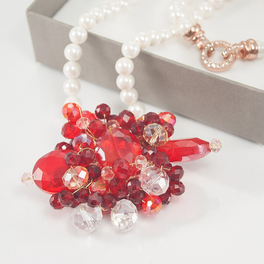 Collana LE PERLE .004.2 perle maiorca e cristalli toni di rosso.