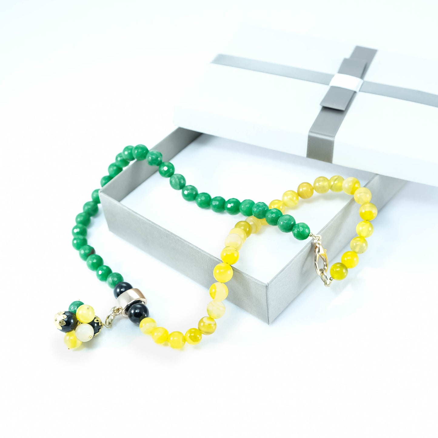 Collana LE PIETRE .040, perle pietra avventurina, elemento dorato con ciondolo.