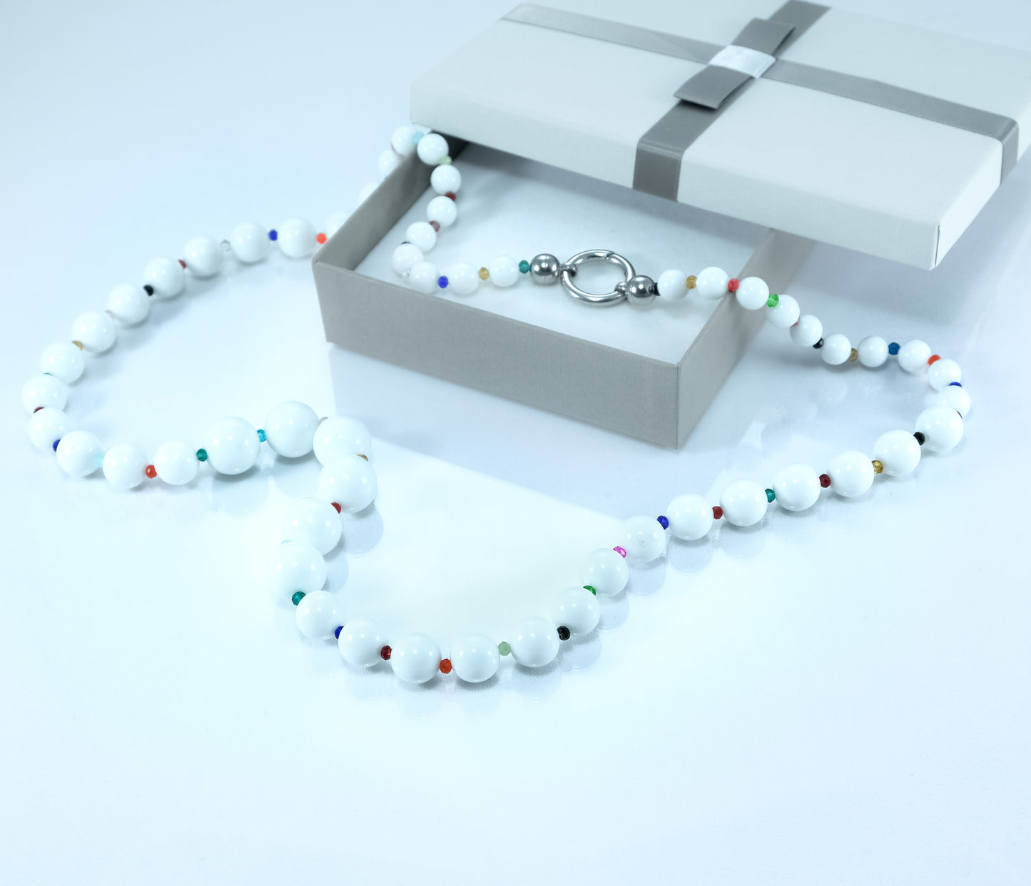 Collana SOPHIA i colori .011 lungo filo perle agata misura a scalare e intermezzi cristallini colorati.