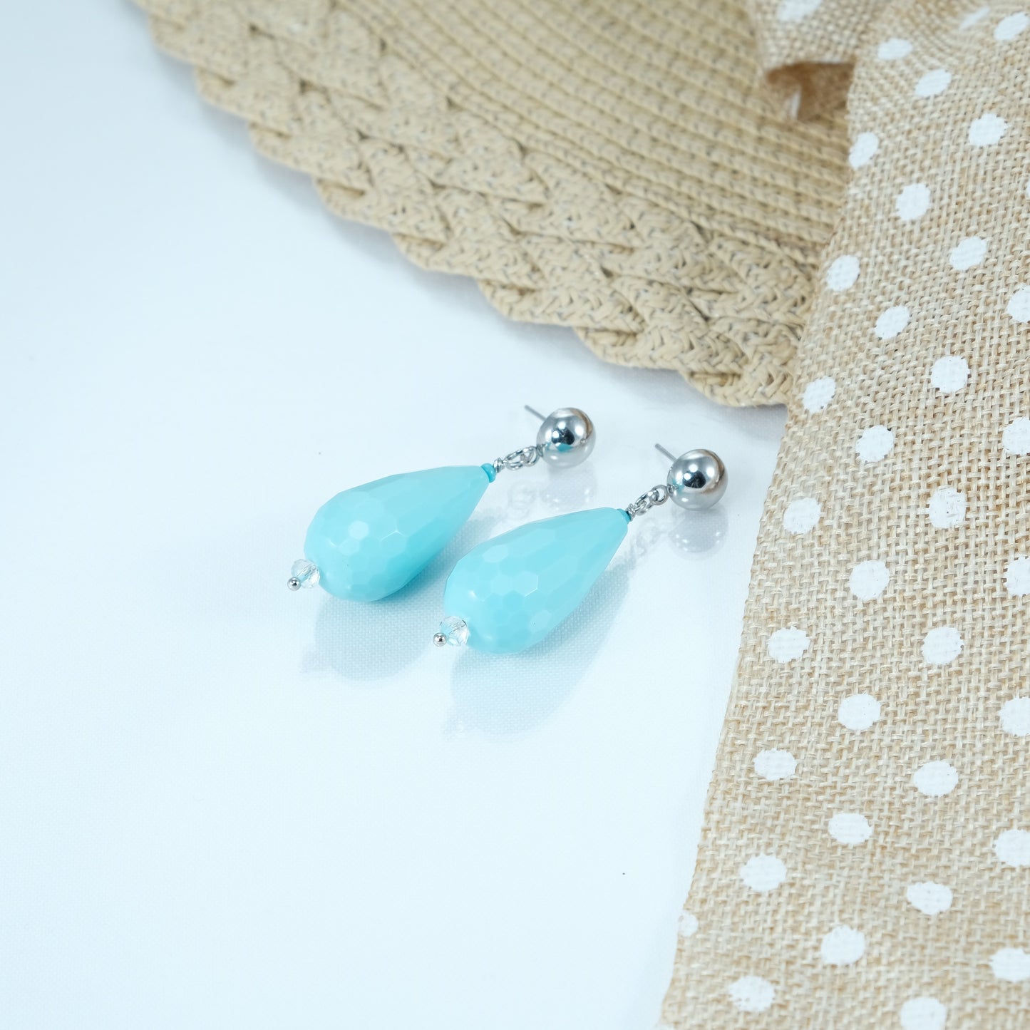 Orecchini SOPHIA i colori .017 grandi gocce sfaccettate in pasta di turchese, monachella metallo bottone.