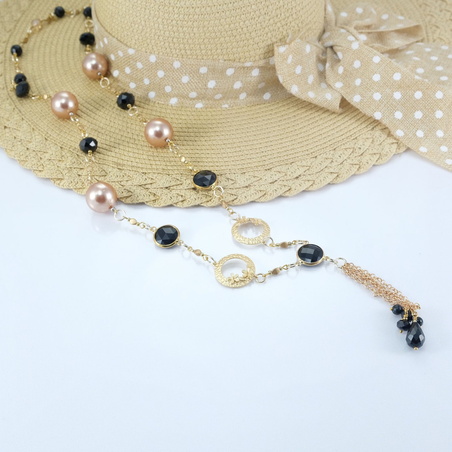 Collana GARBO il vintage .018 cristalli incastonati, grandi perle rosa, metallo dorato.