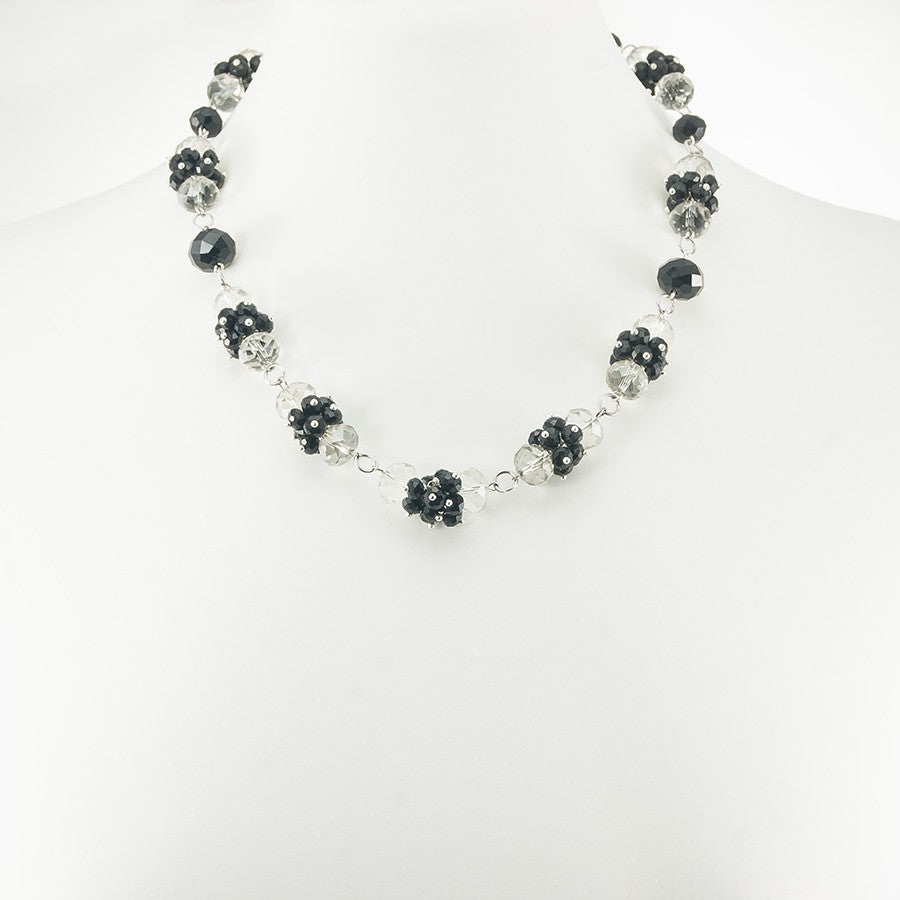 Collana I CRISTALLI .042 collier un insieme di barilotti di cristalli neri e trasparenti.