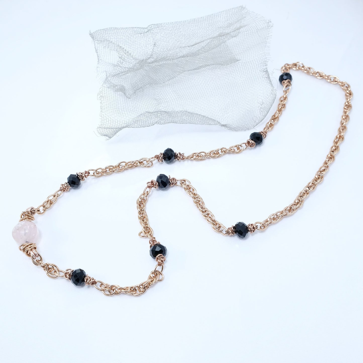 Collana GRACE i metalli .016 catena intrecciata bronzo, cristalli, quarzo rosa..
