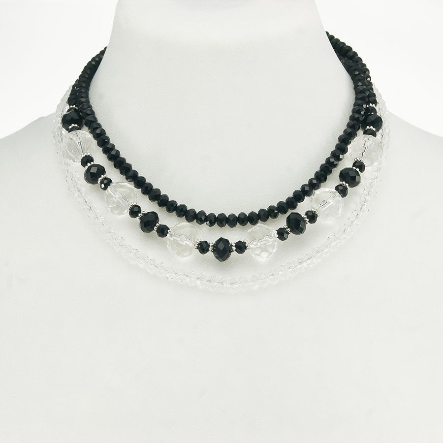 Collana LUCEOMBRA .007, girocollo a tre fili di piccoli cristalli nero e trasparente.