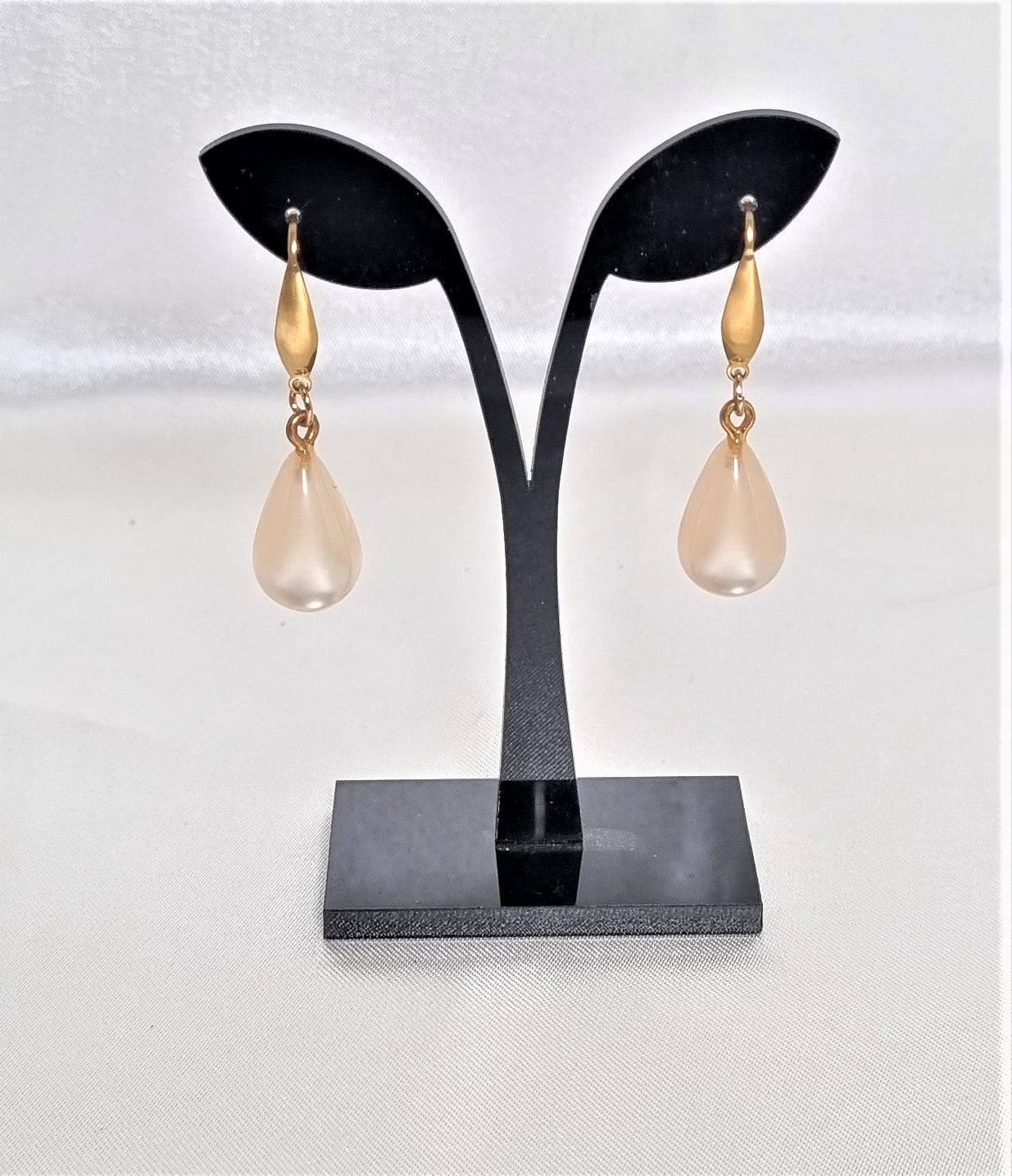 Orecchini LE PERLE .029 perla a goccia avorio madreperlacea.