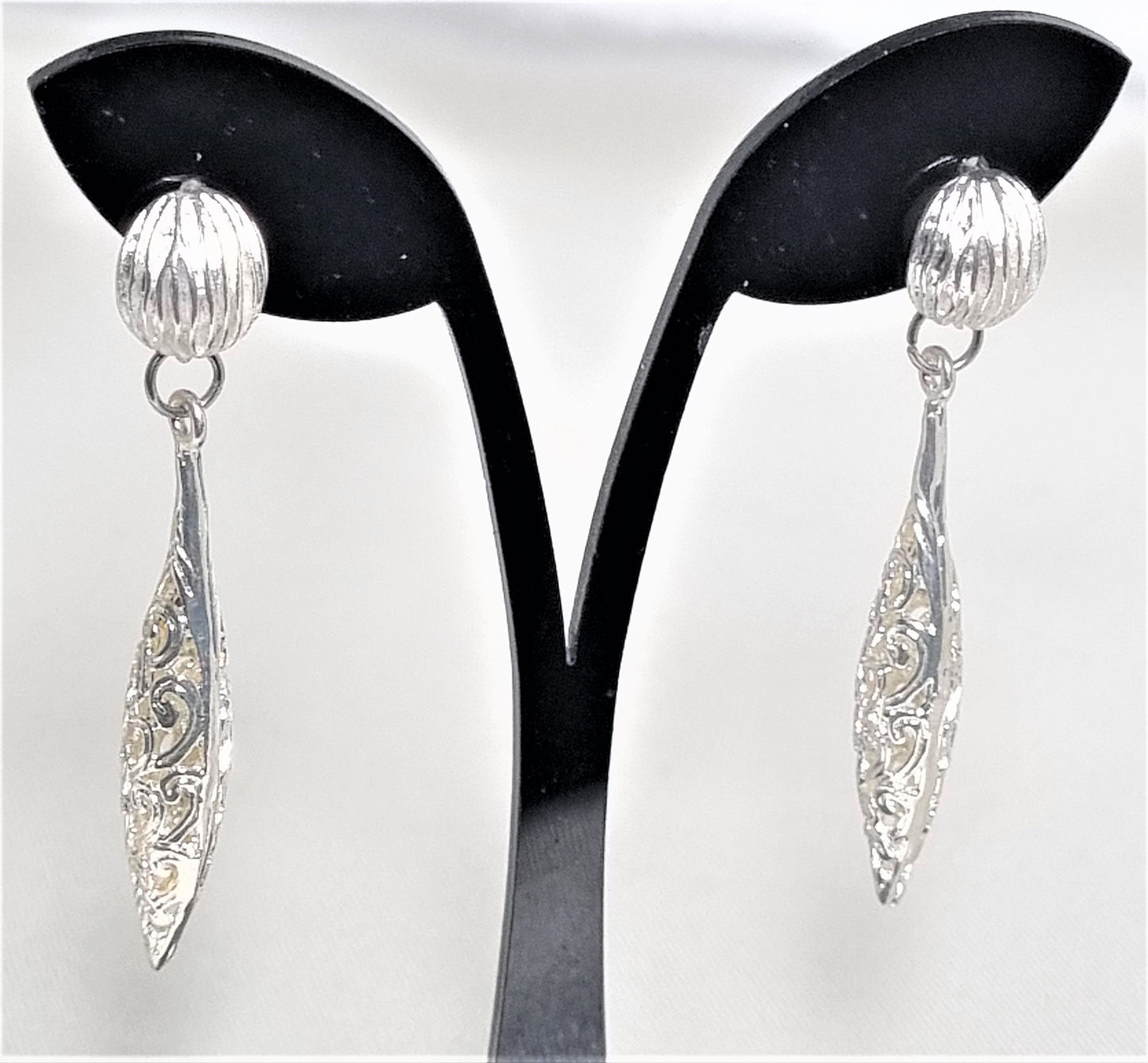 Orecchini ZELDA .020 fuso di metallo traforato acciaio.