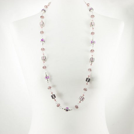 Collana ZELDA .017, lunga con elementi in resina, metallo e cristalli, toni grigio.