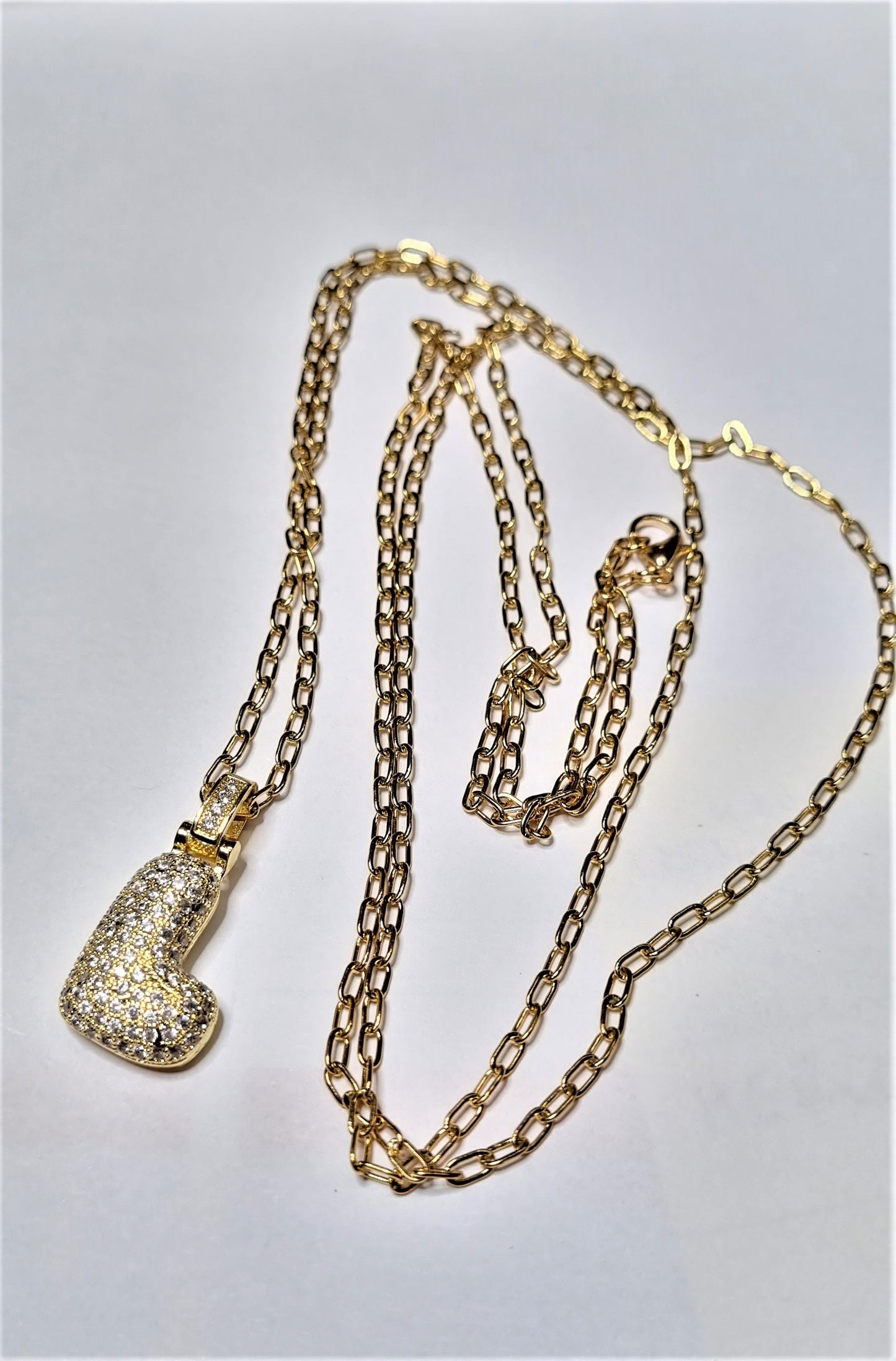 Collana GRACE i metalli .031 lunga maglie metallo dorato ciondolo dorato e strass lettera L