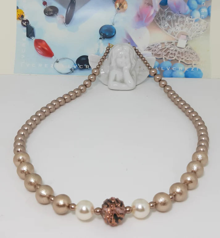 Bracciale LE PERLE .052  perline sintetiche bronzo e perla MURANO , chiusura magnetica.