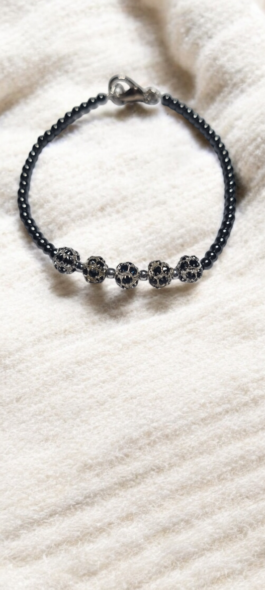 Bracciale UOMO .007  sottile filo di perline piccoli onici con elementi strass