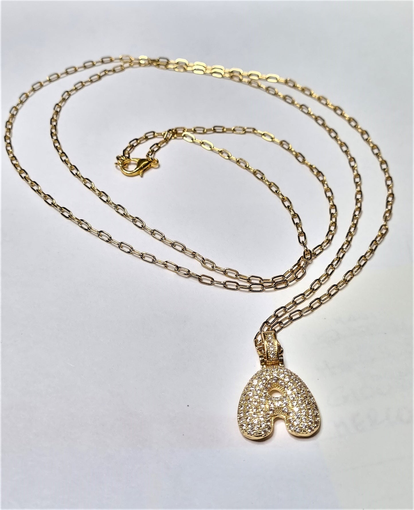 Collana GRACE i metalli .030 lunga maglie metallo dorato ciondolo dorato e strass lettera A