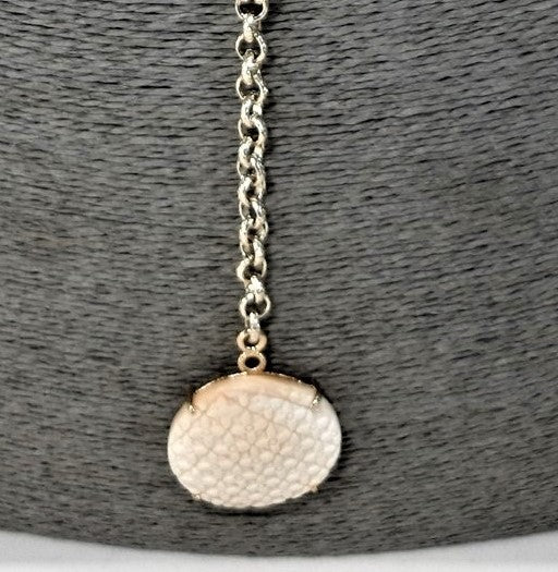 Collana ZELDA .015 lunga, catenella con ciondolo pietra lavorata e incastonata.